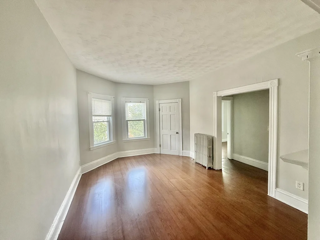 2 bed, 1 bath apartment for rent at 15 Gladstone St Unit 3, Everett — photo 2 of 19