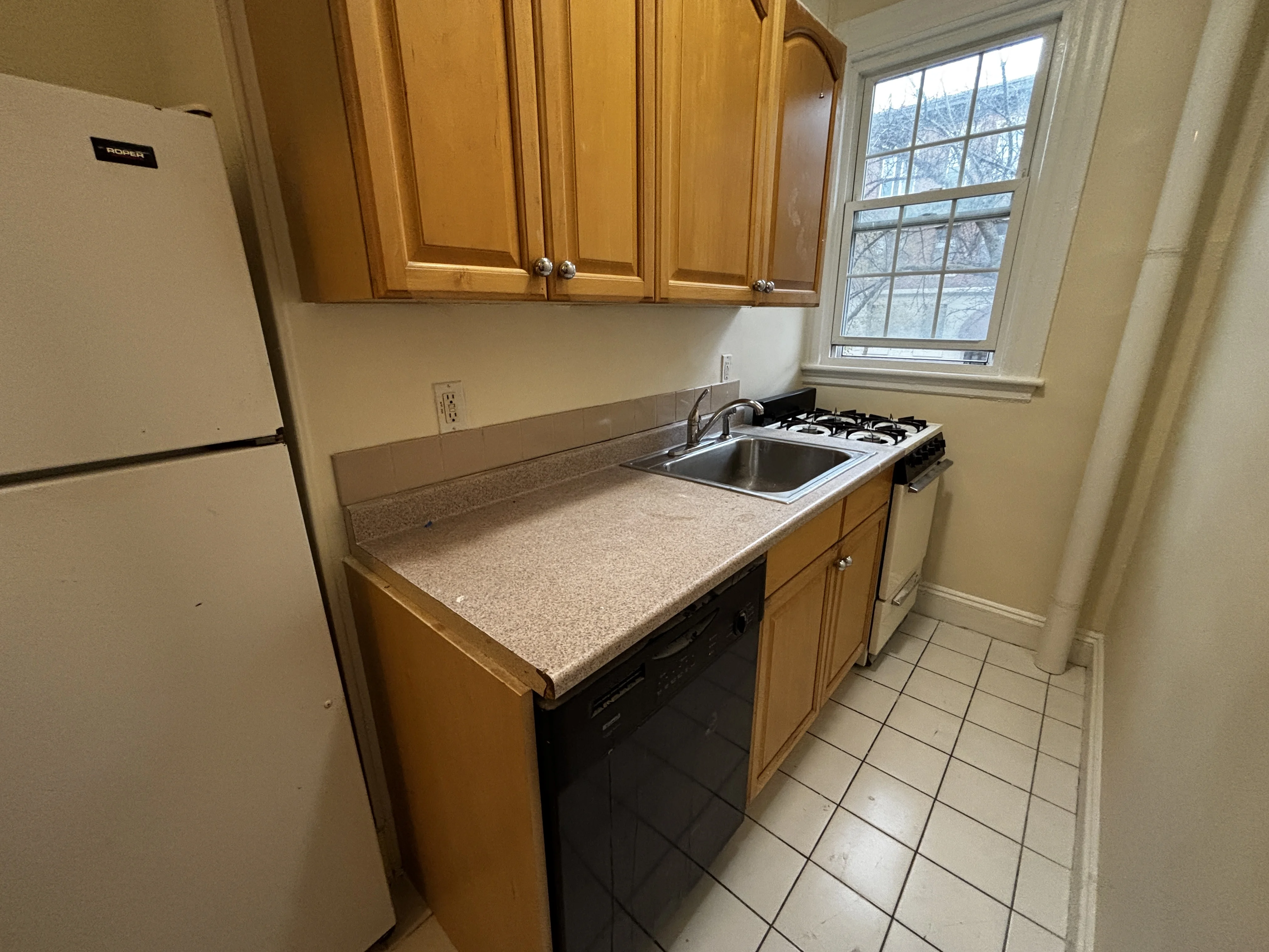 1 bed, 1 bath apartment for rent at 15 Glenville Ave Unit 1, Allston — photo 2 of 17