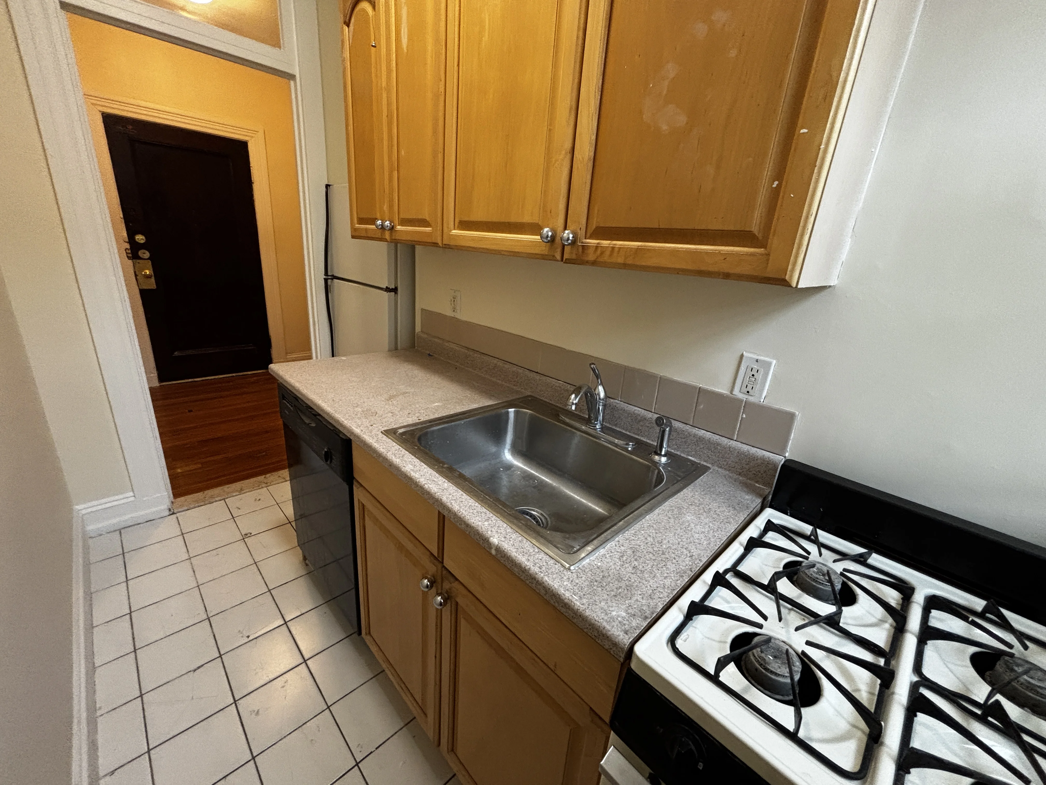 1 bed, 1 bath apartment for rent at 15 Glenville Ave Unit 1, Allston — photo 3 of 17