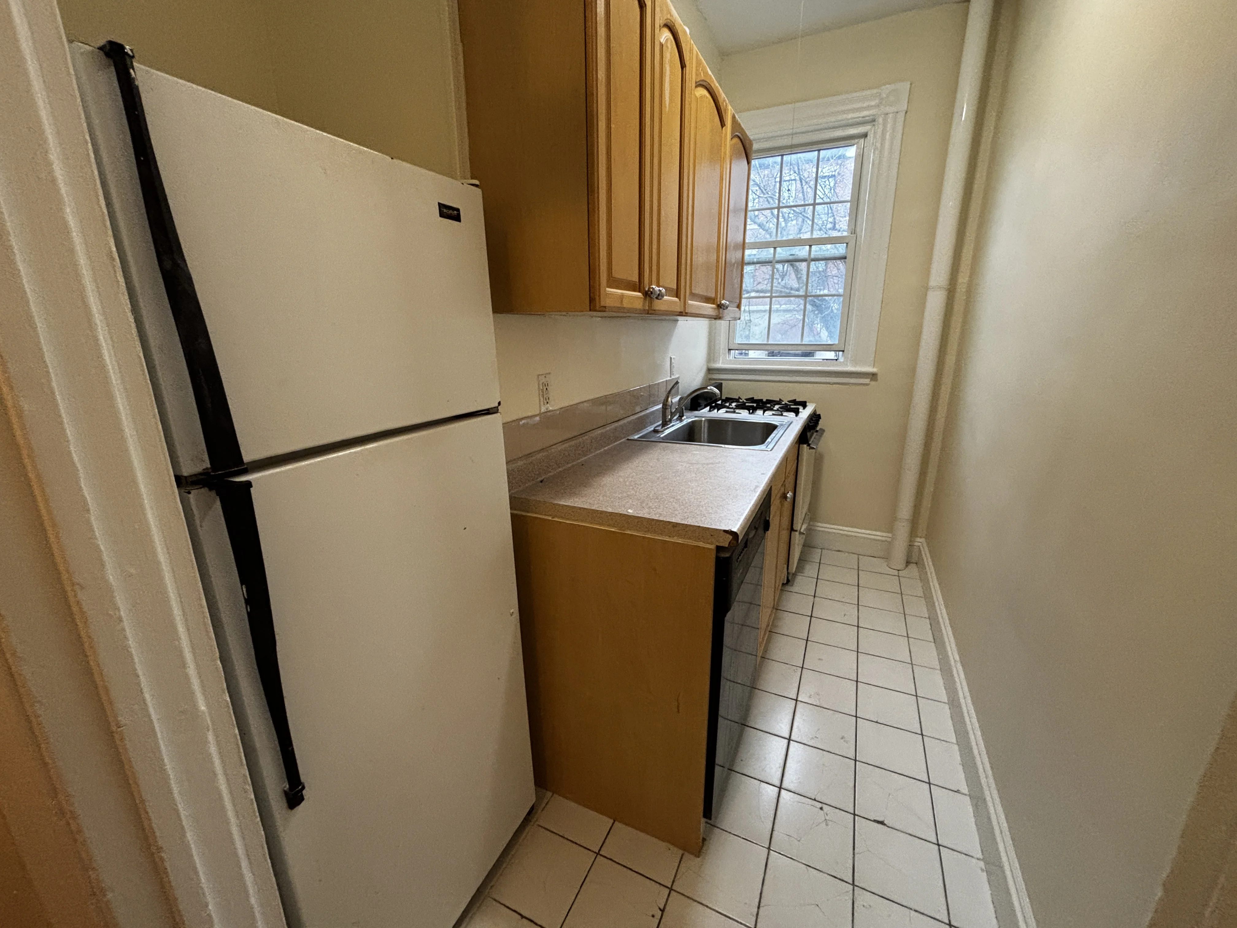 1 bed, 1 bath apartment for rent at 15 Glenville Ave Unit 1, Allston — photo 1 of 17