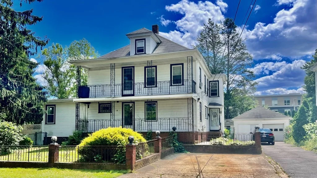 1 bed, 1 bath apartment for rent at 15 Goodwin St Unit 3, Bridgewater