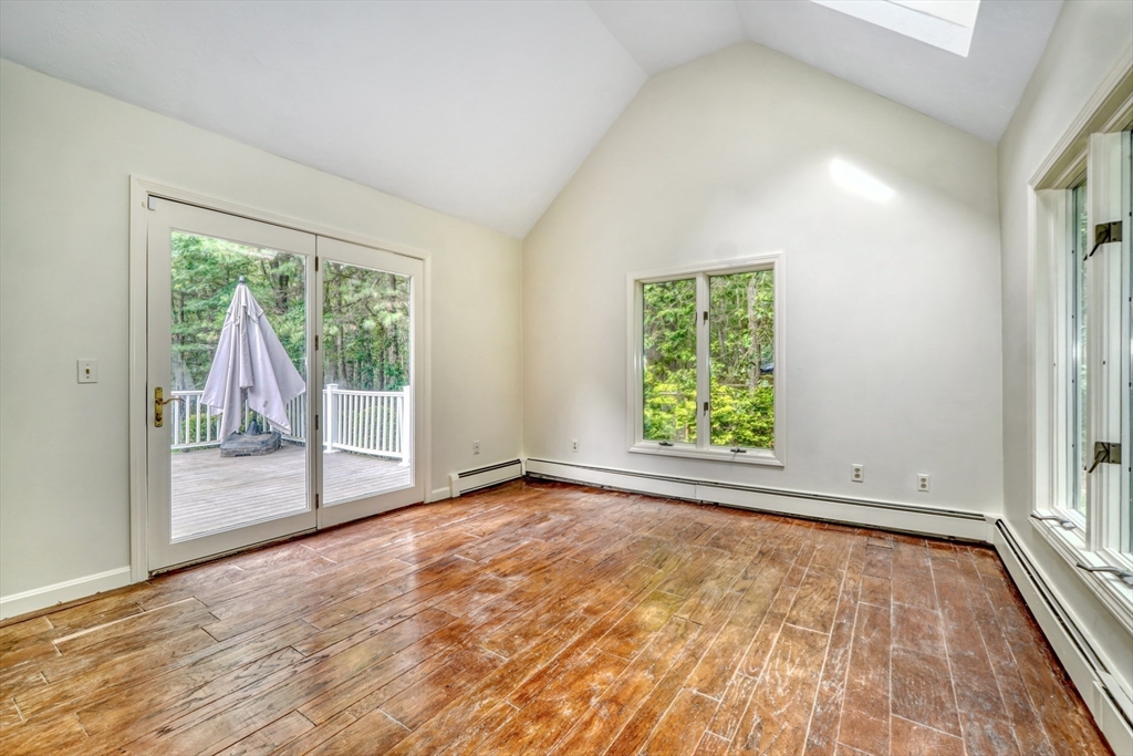 5 bed, 2 bath apartment for rent at 15 Goose Pond Rd, Lincoln — photo 5 of 40