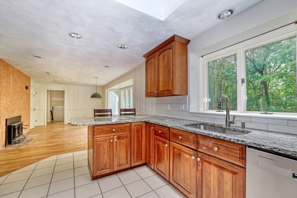 5 bed, 2 bath apartment for rent at 15 Goose Pond Rd, Lincoln — photo 19 of 40