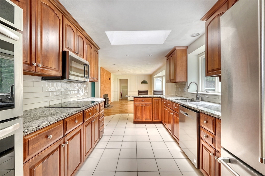 5 bed, 2 bath apartment for rent at 15 Goose Pond Rd, Lincoln — photo 17 of 40