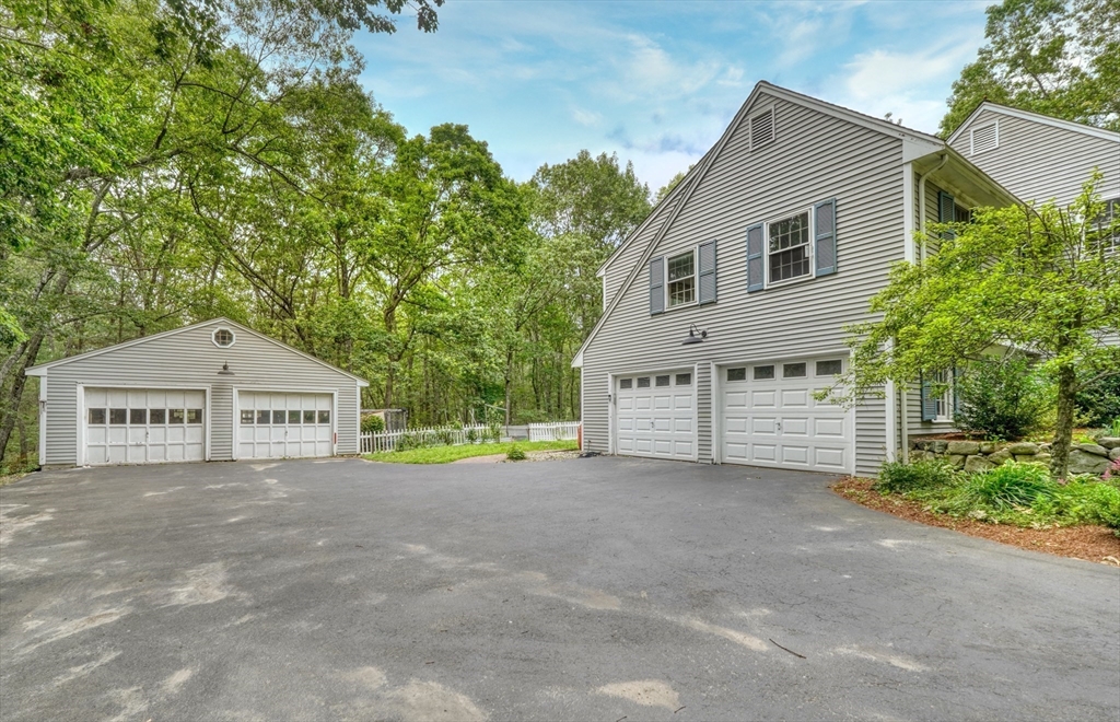 5 bed, 2 bath apartment for rent at 15 Goose Pond Rd, Lincoln — photo 32 of 40