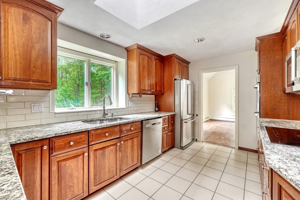 5 bed, 2 bath apartment for rent at 15 Goose Pond Rd, Lincoln — photo 37 of 40