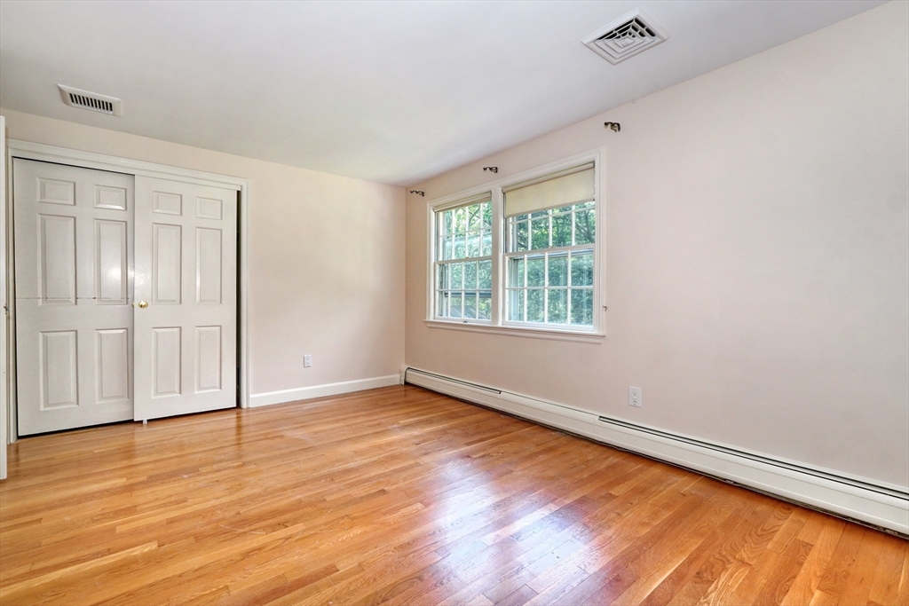 5 bed, 2 bath apartment for rent at 15 Goose Pond Rd, Lincoln — photo 18 of 40