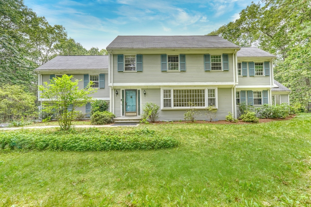 5 bed, 2 bath apartment for rent at 15 Goose Pond Rd, Lincoln — photo 1 of 40