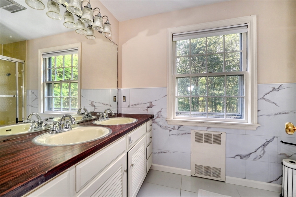 5 bed, 2 bath apartment for rent at 15 Goose Pond Rd, Lincoln — photo 33 of 40
