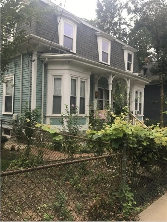 2 bed, 1 bath apartment for rent at 15 Gordon St Unit 2, Jamaica Plain — photo 1 of 17