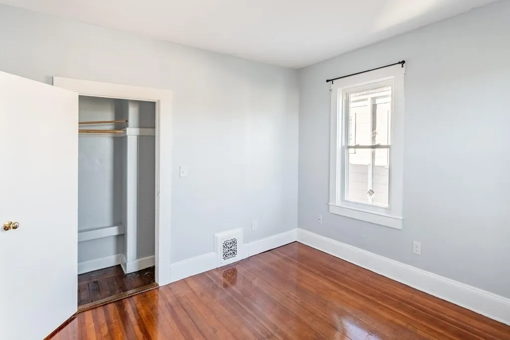 3 bed, 1 bath apartment for rent at 15 Groom St Unit 3, Boston — photo 6 of 31