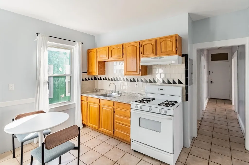 3 bed, 1 bath apartment for rent at 15 Groom St Unit 3, Boston — photo 1 of 31
