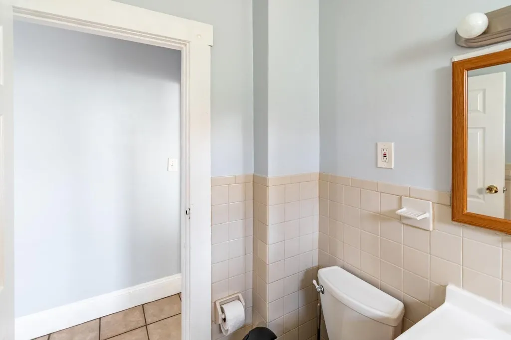 3 bed, 1 bath apartment for rent at 15 Groom St Unit 3, Boston — photo 24 of 31