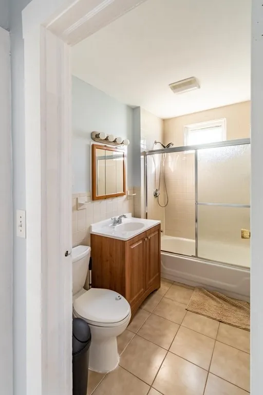 3 bed, 1 bath apartment for rent at 15 Groom St Unit 3, Boston — photo 27 of 31