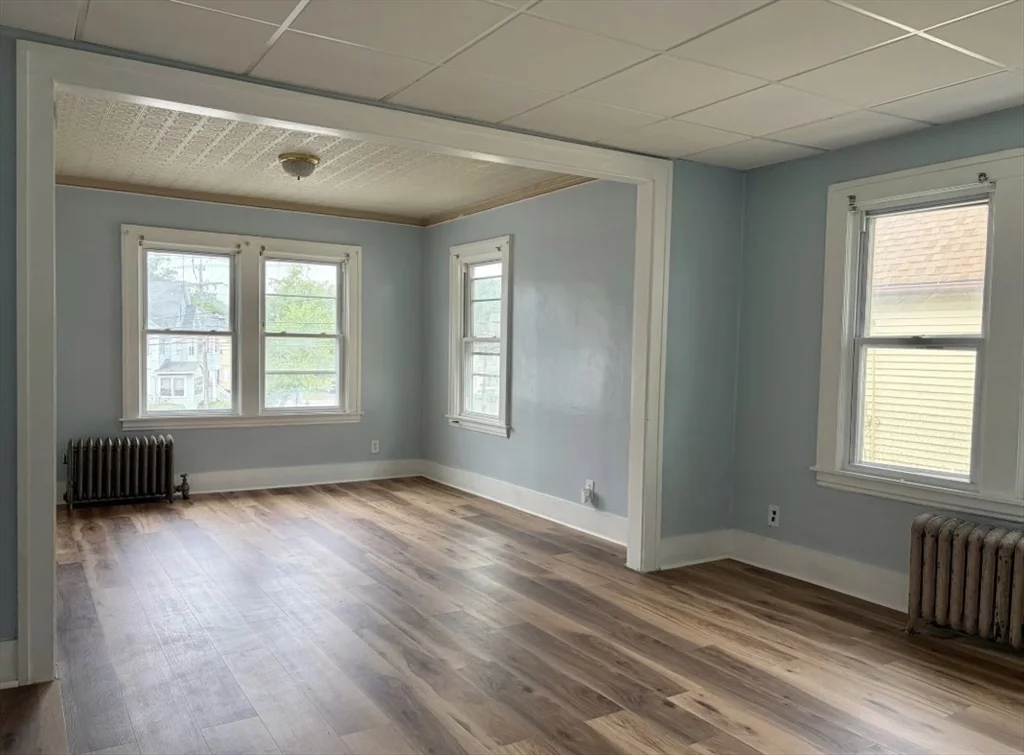 3 bed, 1 bath apartment for rent at 15 Groveland St Unit 2nd fl, Springfield — photo 8 of 29