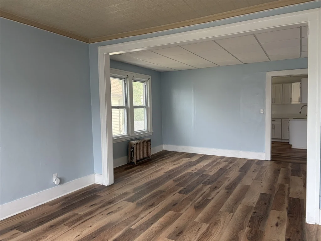 3 bed, 1 bath apartment for rent at 15 Groveland St Unit 2nd fl, Springfield — photo 6 of 29