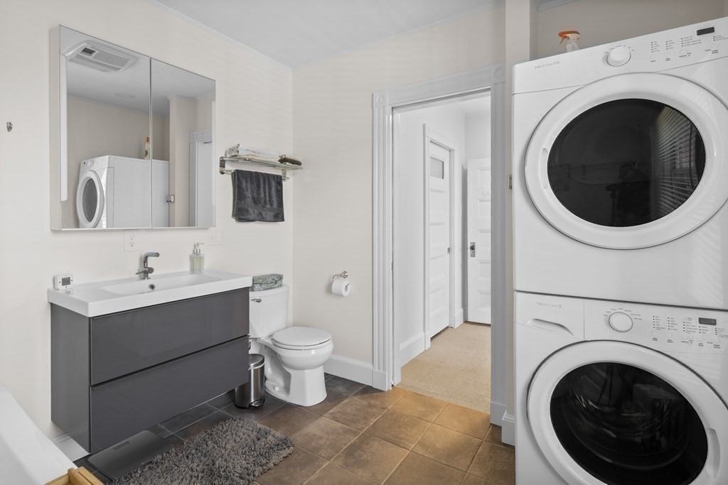 3 bed, 3 bath apartment for rent at 15 Grovenor Rd Unit 3, Jamaica Plain — photo 11 of 21