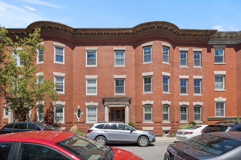 3 bed, 3 bath apartment for rent at 15 Grovenor Rd Unit 3, Jamaica Plain — photo 2 of 21