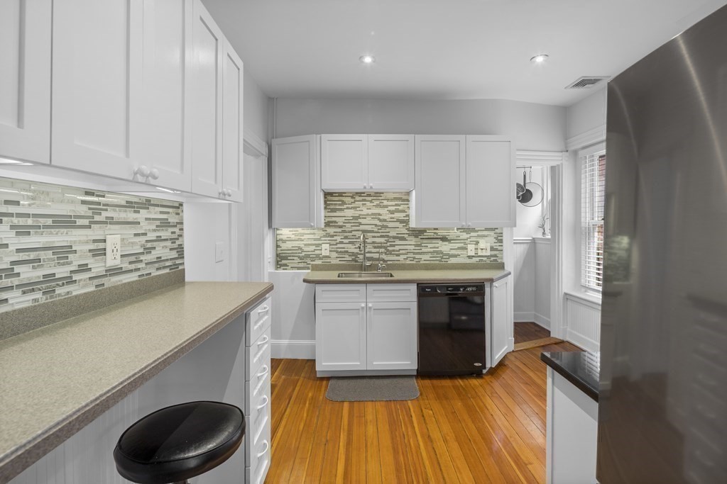3 bed, 3 bath apartment for rent at 15 Grovenor Rd Unit 3, Jamaica Plain — photo 8 of 21
