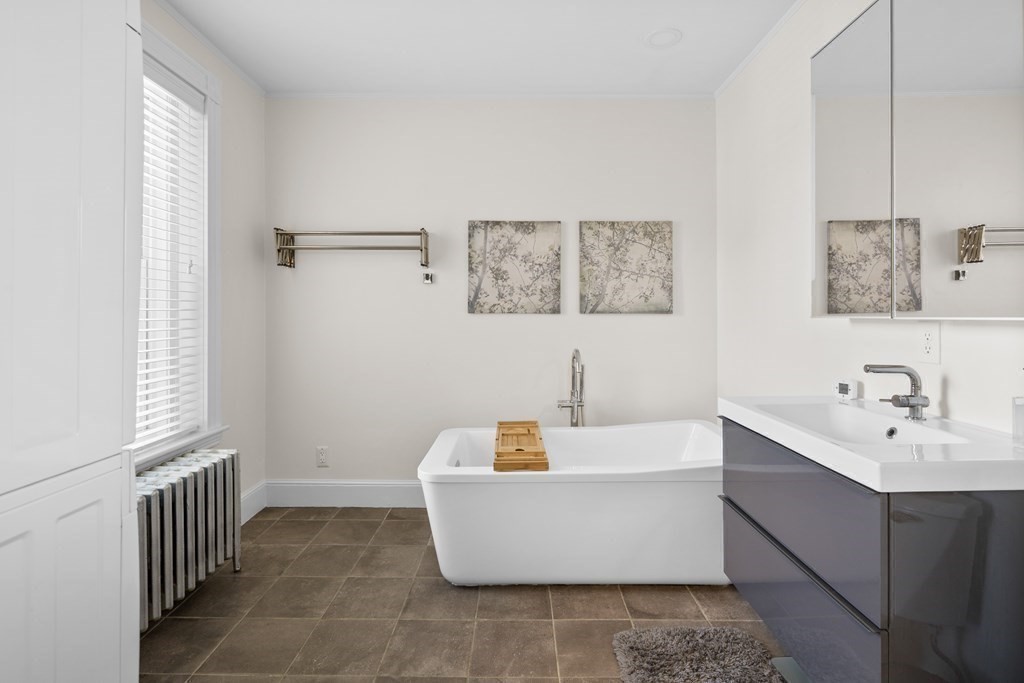 3 bed, 3 bath apartment for rent at 15 Grovenor Rd Unit 3, Jamaica Plain — photo 10 of 21