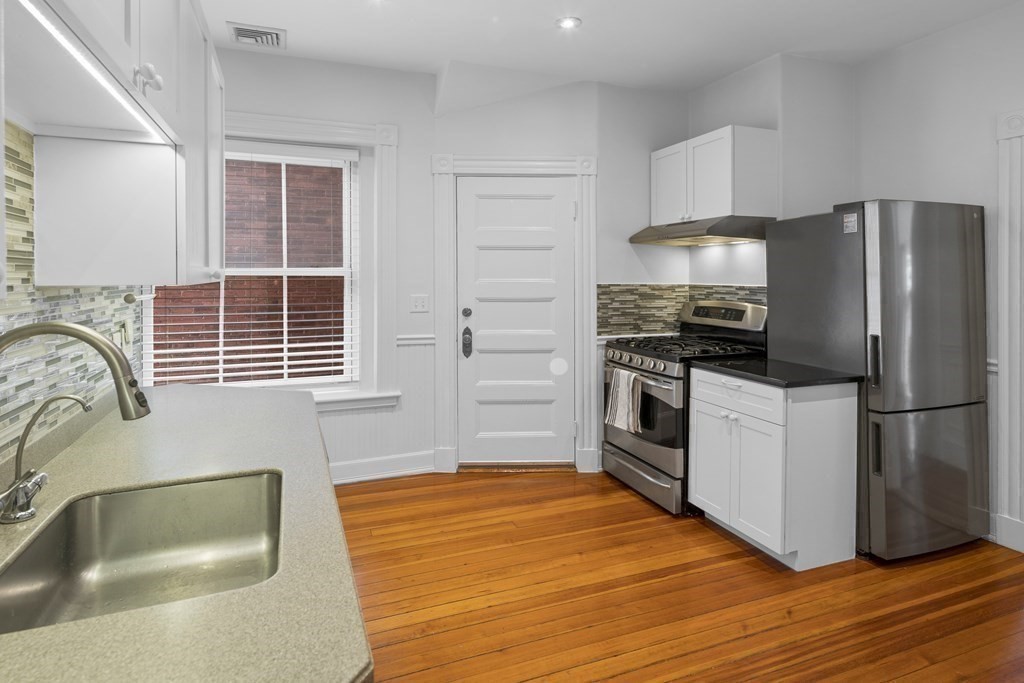 3 bed, 3 bath apartment for rent at 15 Grovenor Rd Unit 3, Jamaica Plain — photo 6 of 21