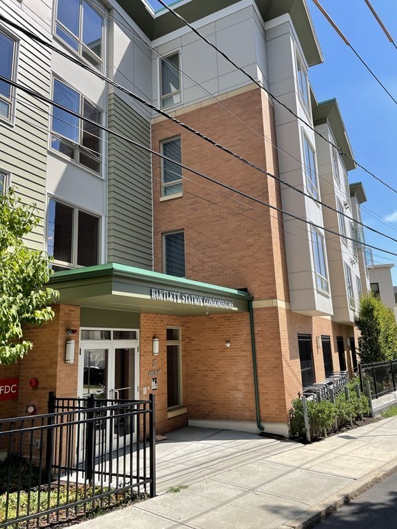 3 bed, 2 bath apartment for rent at 15 Guild St Unit 15, Roxbury — photo 1 of 13