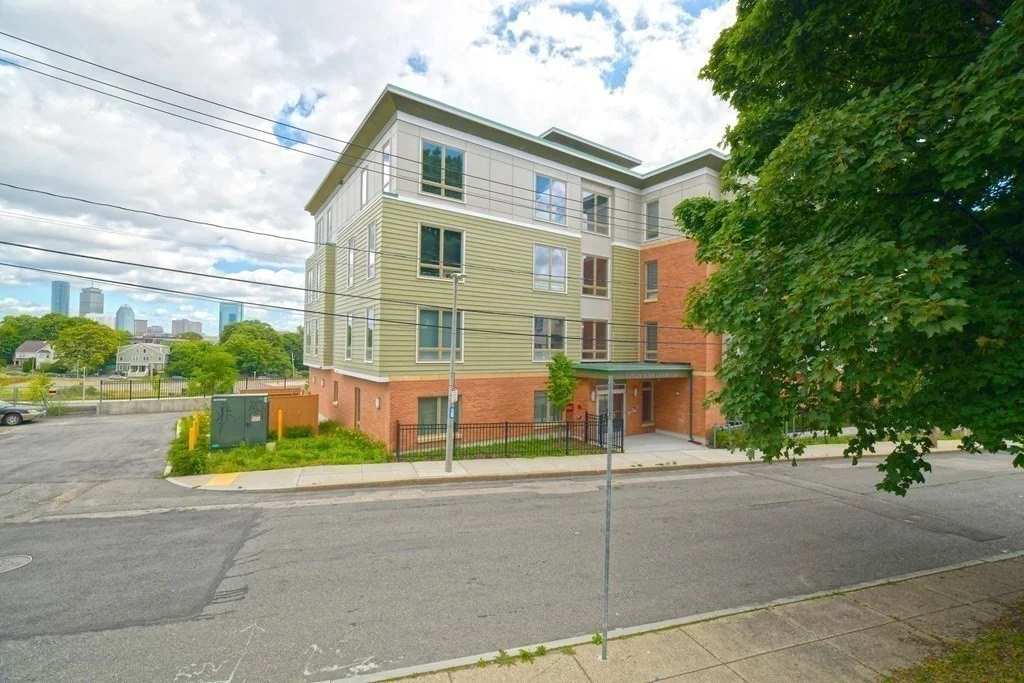2 bed, 2 bath apartment for rent at 15 Guild St Unit 205, Roxbury — photo 28 of 35
