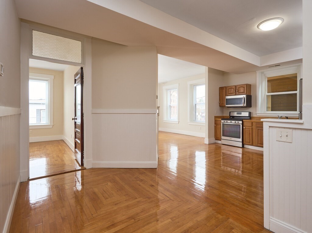 3 bed, 2 bath apartment for rent at 15 Hamilton St Unit 1, Southbridge — photo 4 of 28