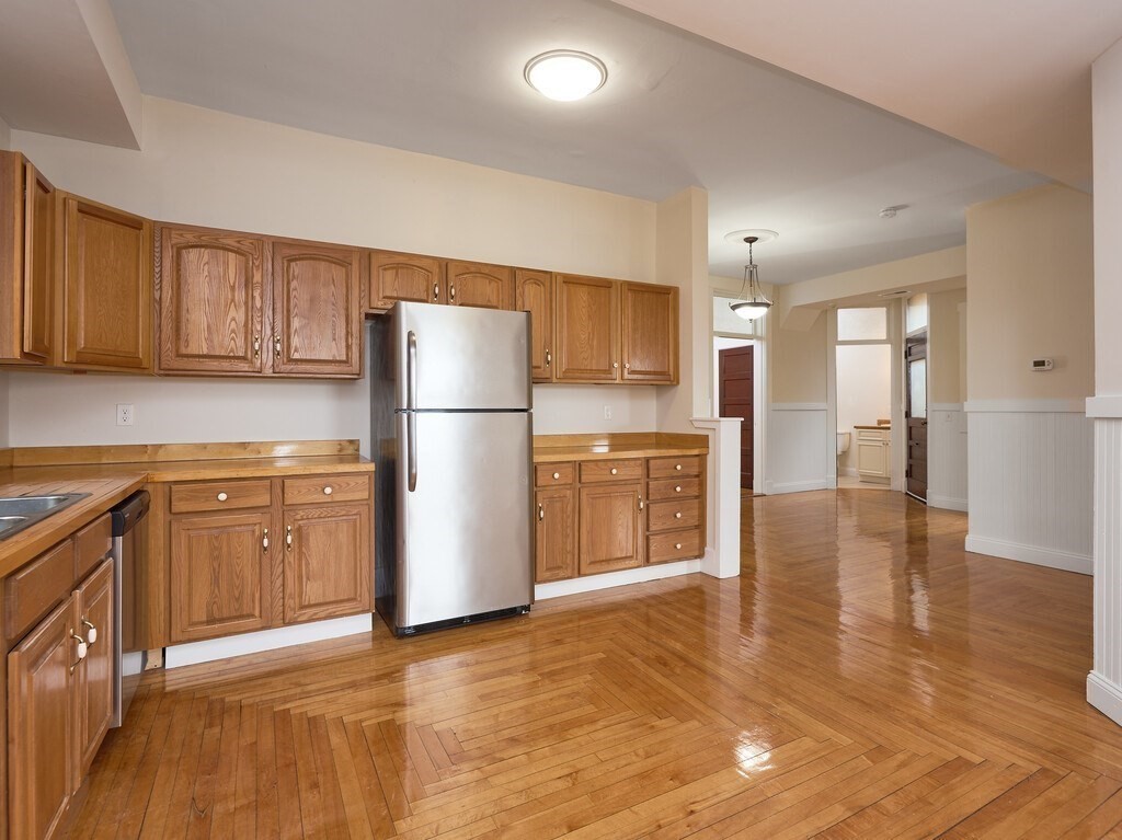3 bed, 2 bath apartment for rent at 15 Hamilton St Unit 1, Southbridge — photo 9 of 28