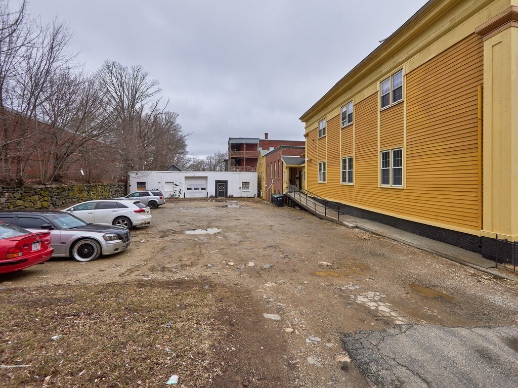 3 bed, 2 bath apartment for rent at 15 Hamilton St Unit 1, Southbridge — photo 25 of 28
