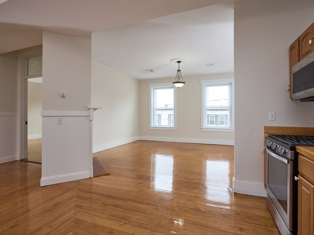 3 bed, 2 bath apartment for rent at 15 Hamilton St Unit 1, Southbridge — photo 5 of 28