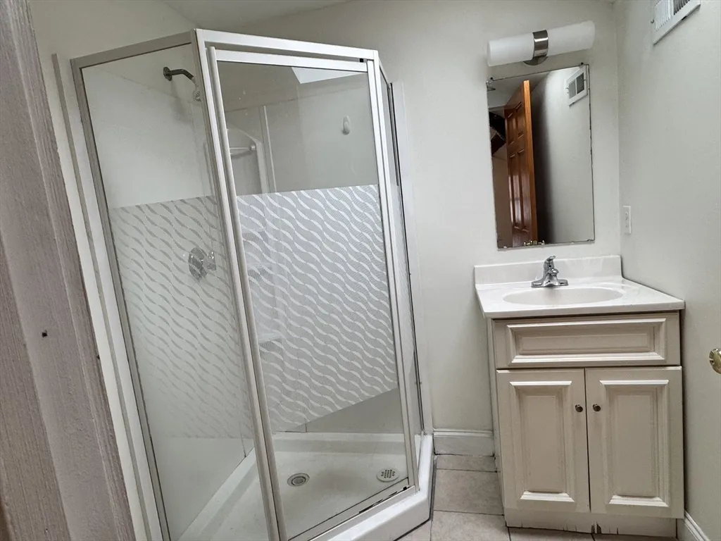 3 bed, 2 bath apartment for rent at 15 Hamilton St Unit 3, Southbridge — photo 14 of 17