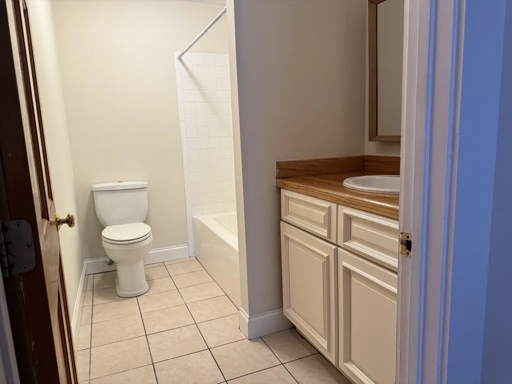 3 bed, 2 bath apartment for rent at 15 Hamilton St Unit 3, Southbridge — photo 7 of 17