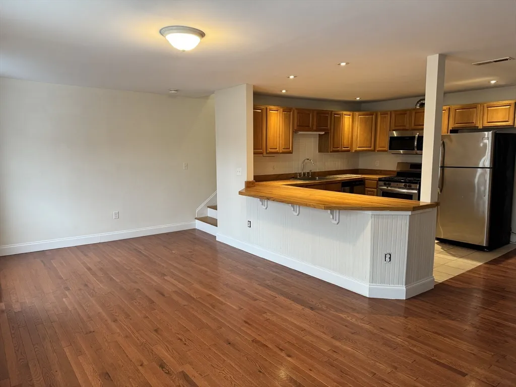 3 bed, 2 bath apartment for rent at 15 Hamilton St Unit 3, Southbridge — photo 2 of 17