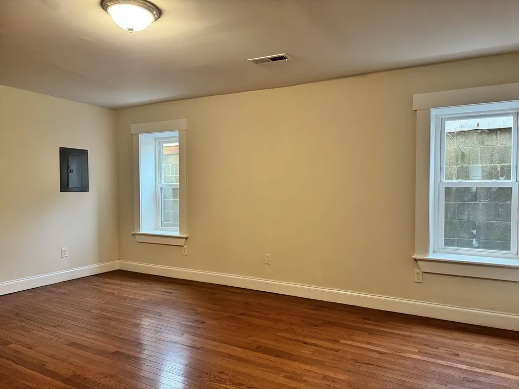 3 bed, 2 bath apartment for rent at 15 Hamilton St Unit 3, Southbridge — photo 4 of 17