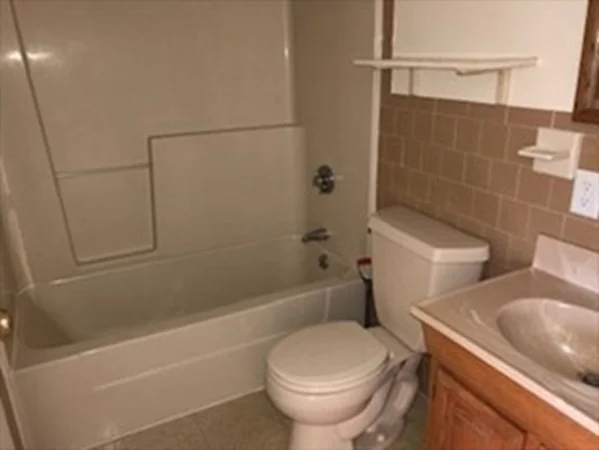 2 bed, 1 bath apartment for rent at 15 Hamilton St Unit 4, Taunton — photo 5 of 5
