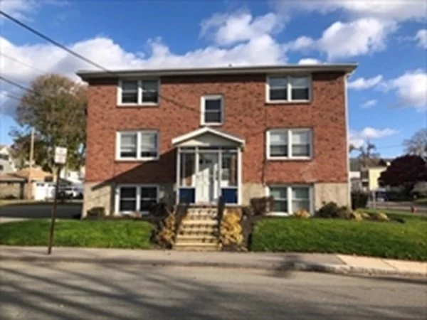 2 bed, 1 bath apartment for rent at 15 Hamilton St Unit 4, Taunton — photo 2 of 5