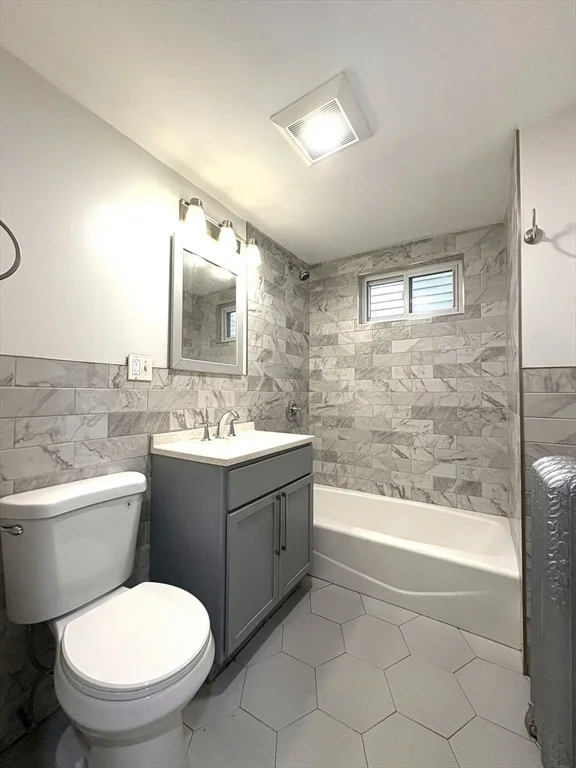 4 bed, 1 bath apartment for rent at 15 Harold Park Unit 1, Roxbury — photo 6 of 8