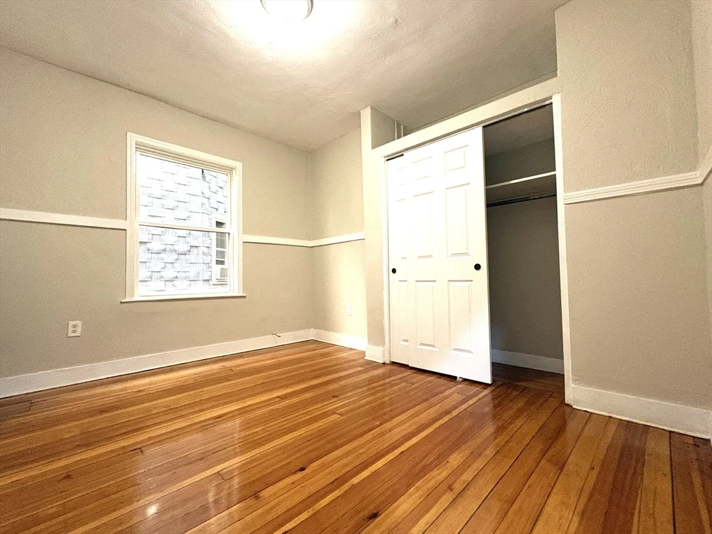 4 bed, 1 bath apartment for rent at 15 Harold Park Unit 1, Roxbury — photo 5 of 8