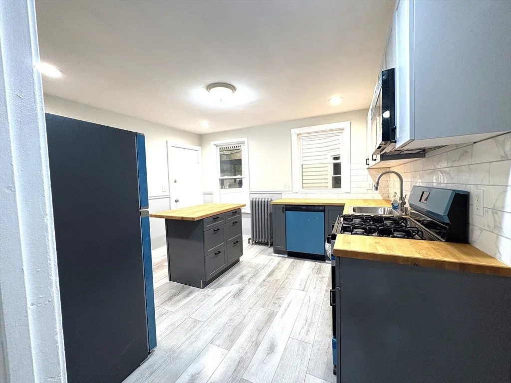 4 bed, 1 bath apartment for rent at 15 Harold Park Unit 1, Roxbury — photo 8 of 8