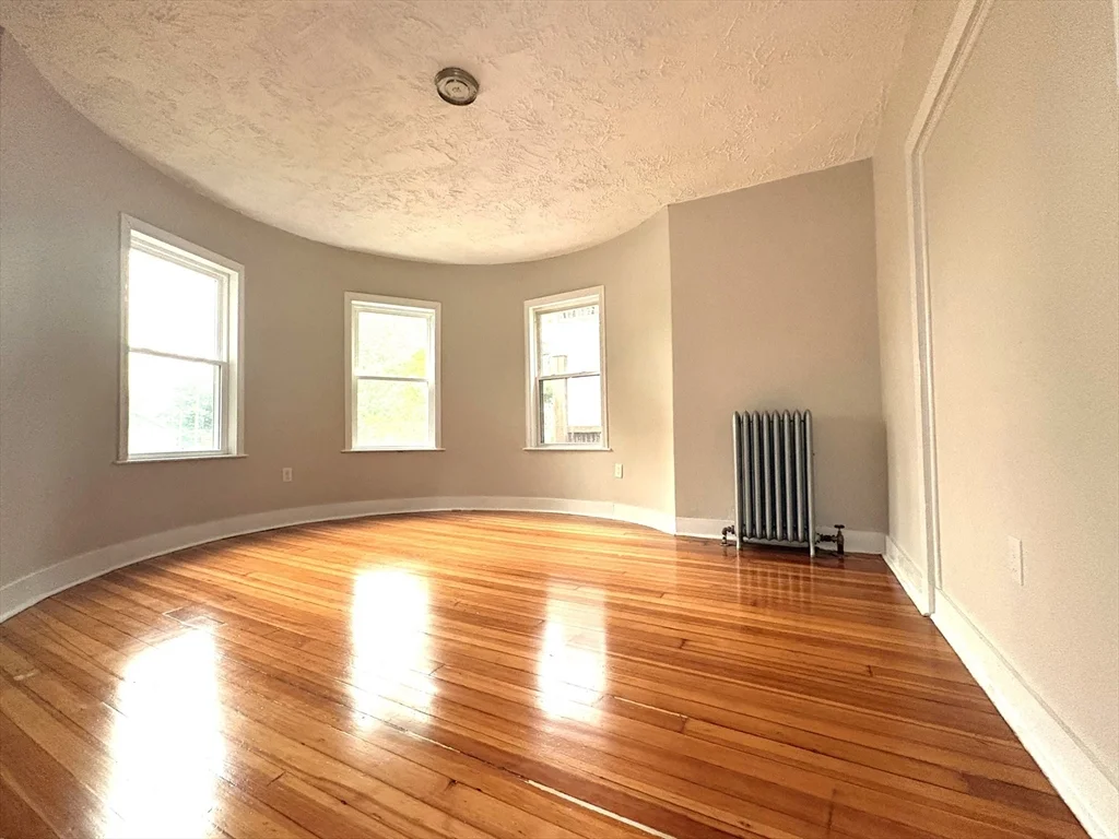 4 bed, 1 bath apartment for rent at 15 Harold Park Unit 1, Roxbury