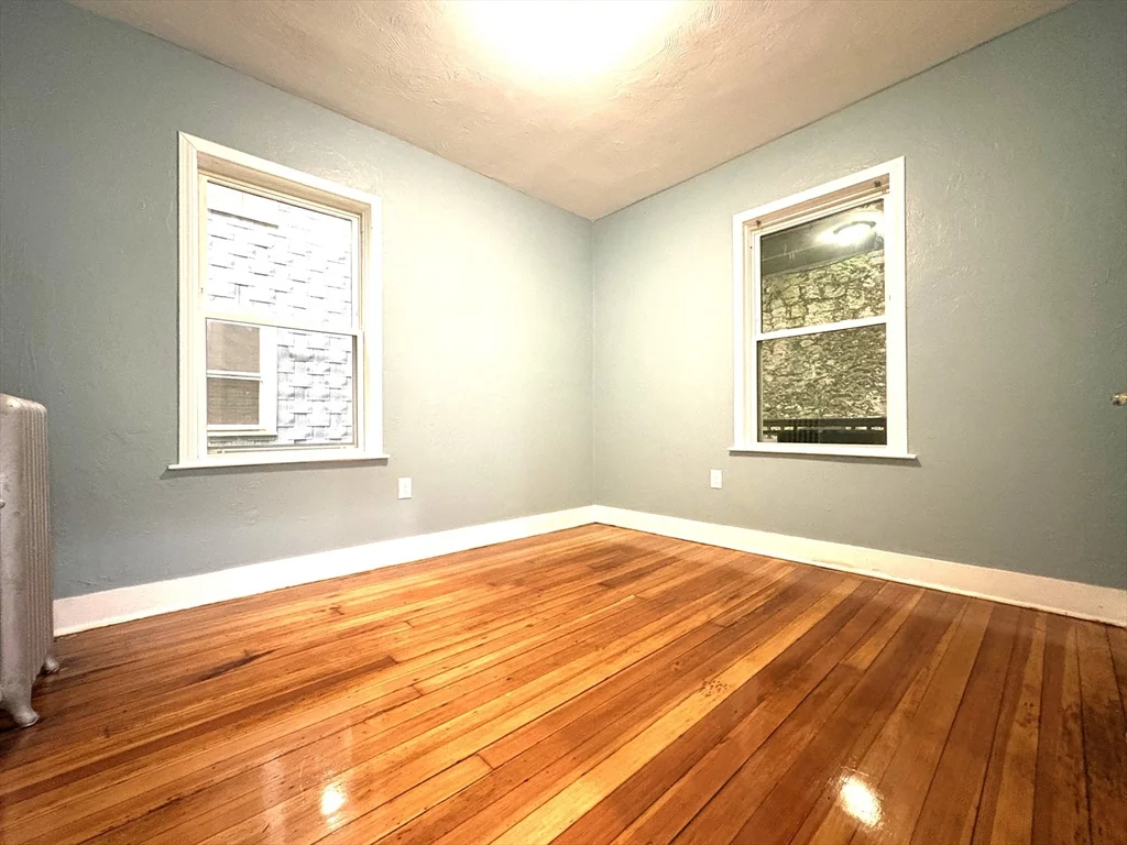 4 bed, 1 bath apartment for rent at 15 Harold Park Unit 1, Roxbury — photo 2 of 8