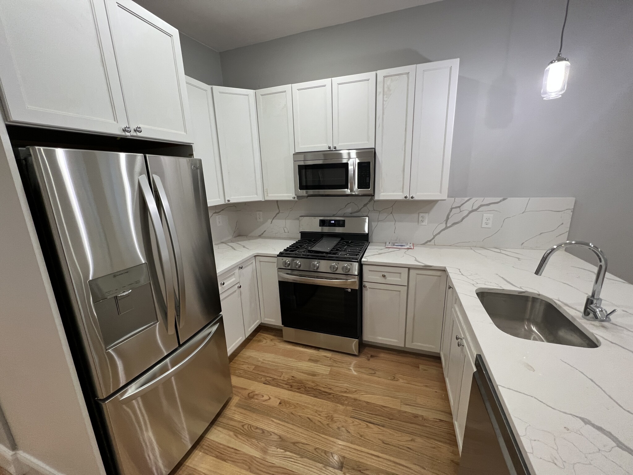 4 bed, 2 bath apartment for rent at 15 Harold St Unit 15, Ward Two — photo 4 of 27