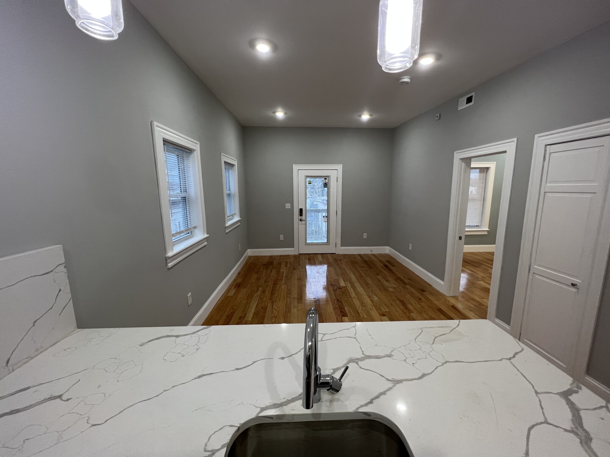 4 bed, 2 bath apartment for rent at 15 Harold St Unit 15, Ward Two — photo 6 of 27