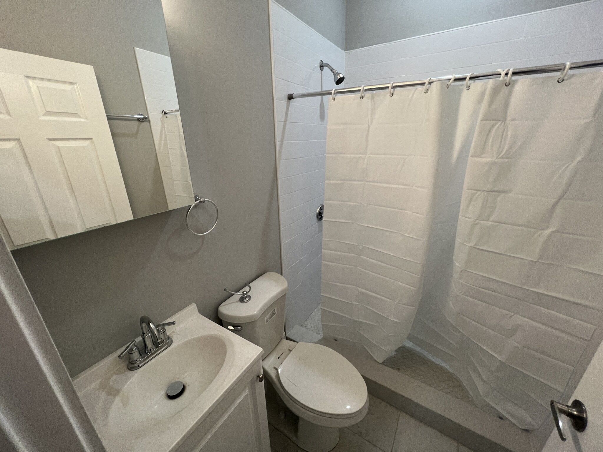 4 bed, 2 bath apartment for rent at 15 Harold St Unit 15, Ward Two — photo 16 of 27