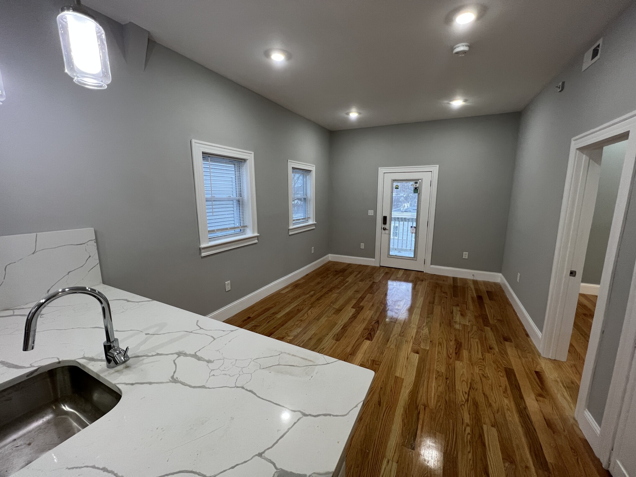 4 bed, 2 bath apartment for rent at 15 Harold St Unit 15, Ward Two — photo 2 of 27