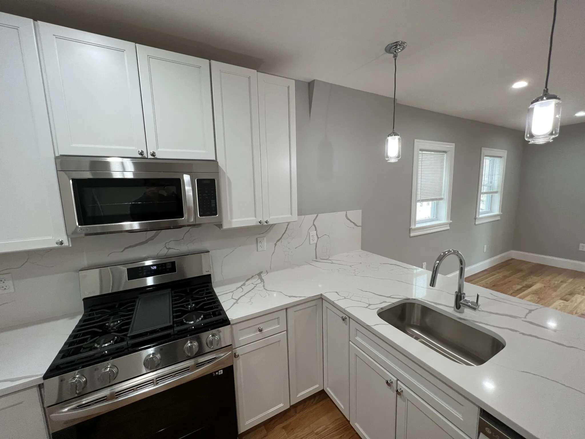 4 bed, 2 bath apartment for rent at 15 Harold St Unit 2, Ward Two — photo 4 of 30