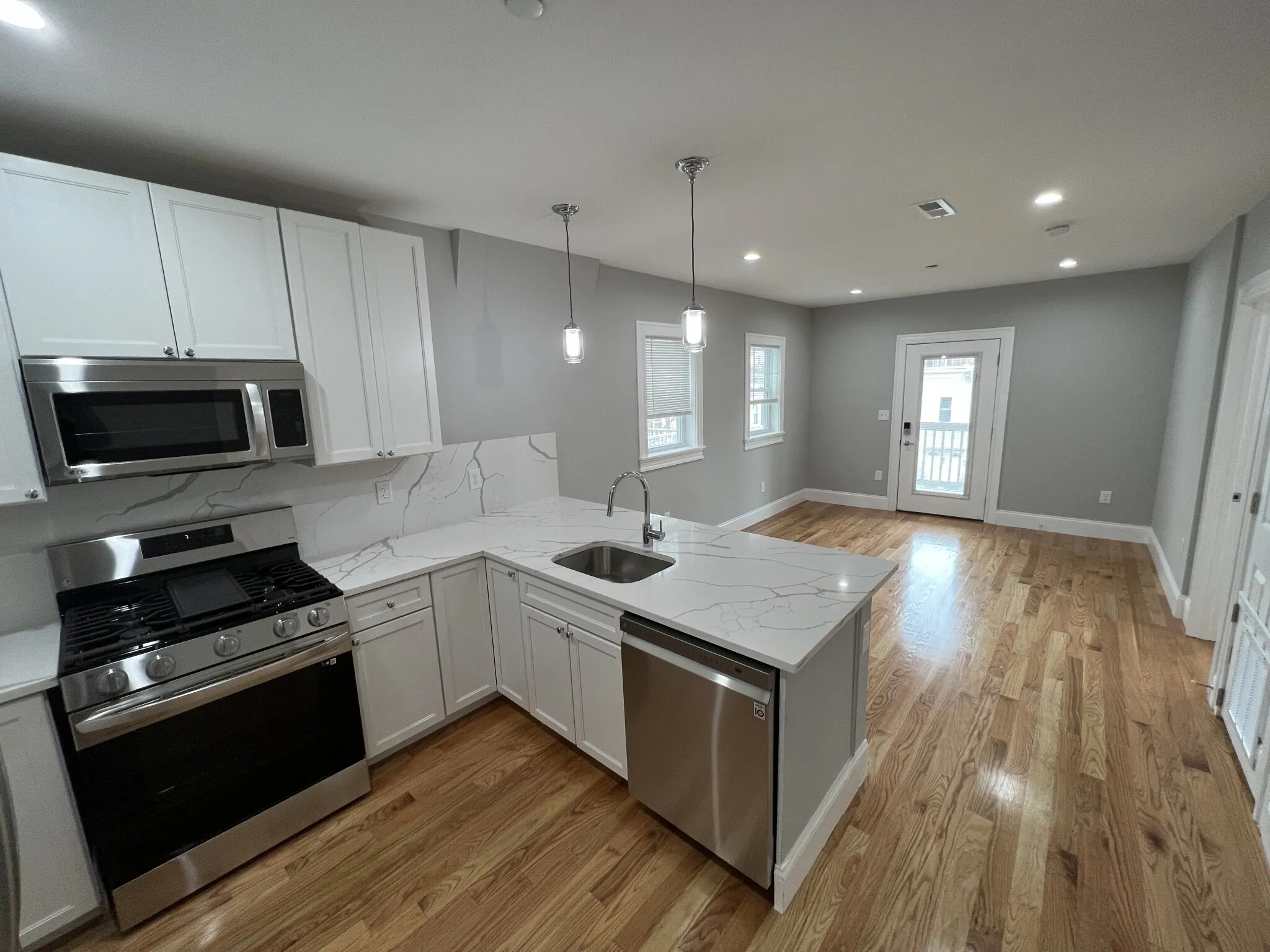 4 bed, 2 bath apartment for rent at 15 Harold St Unit 2, Ward Two — photo 1 of 30