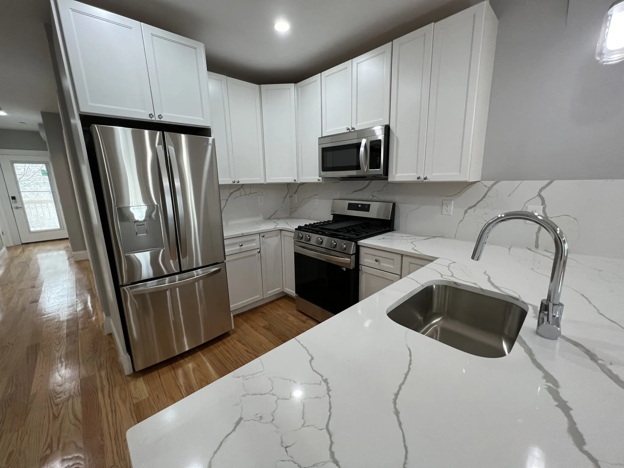 4 bed, 2 bath apartment for rent at 15 Harold St Unit 2, Ward Two — photo 3 of 30