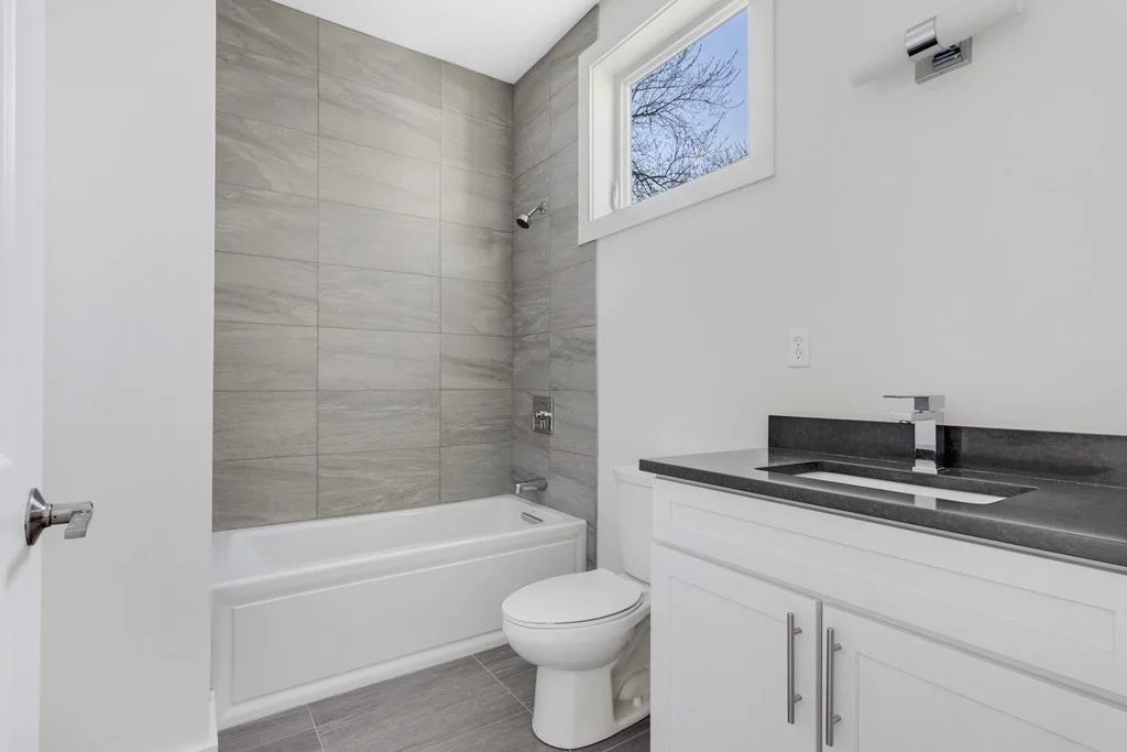 2 bed, 2 bath apartment for rent at 15 Harris St Unit 2, Baldwin — photo 4 of 7